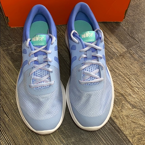 nike revolution 4gs
